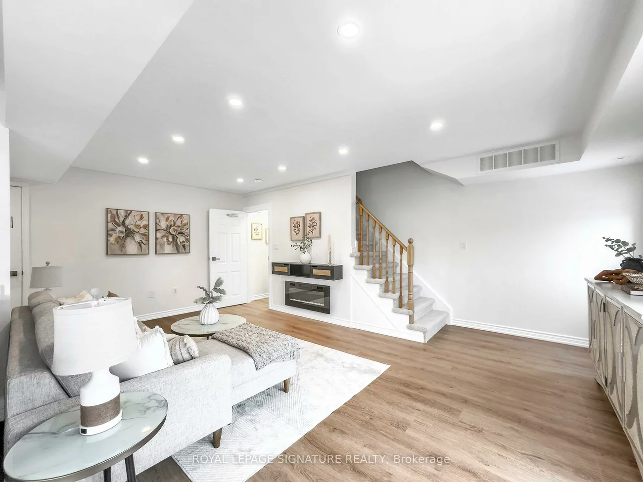 2249, Bur Oak, Greensborough, Markham