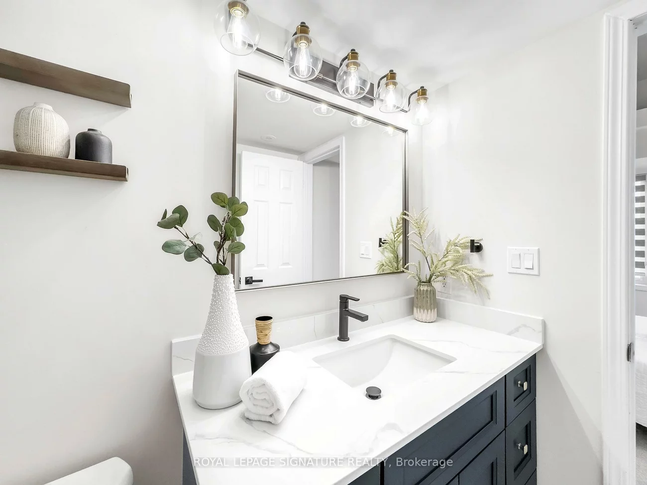 2249, Bur Oak, Greensborough, Markham