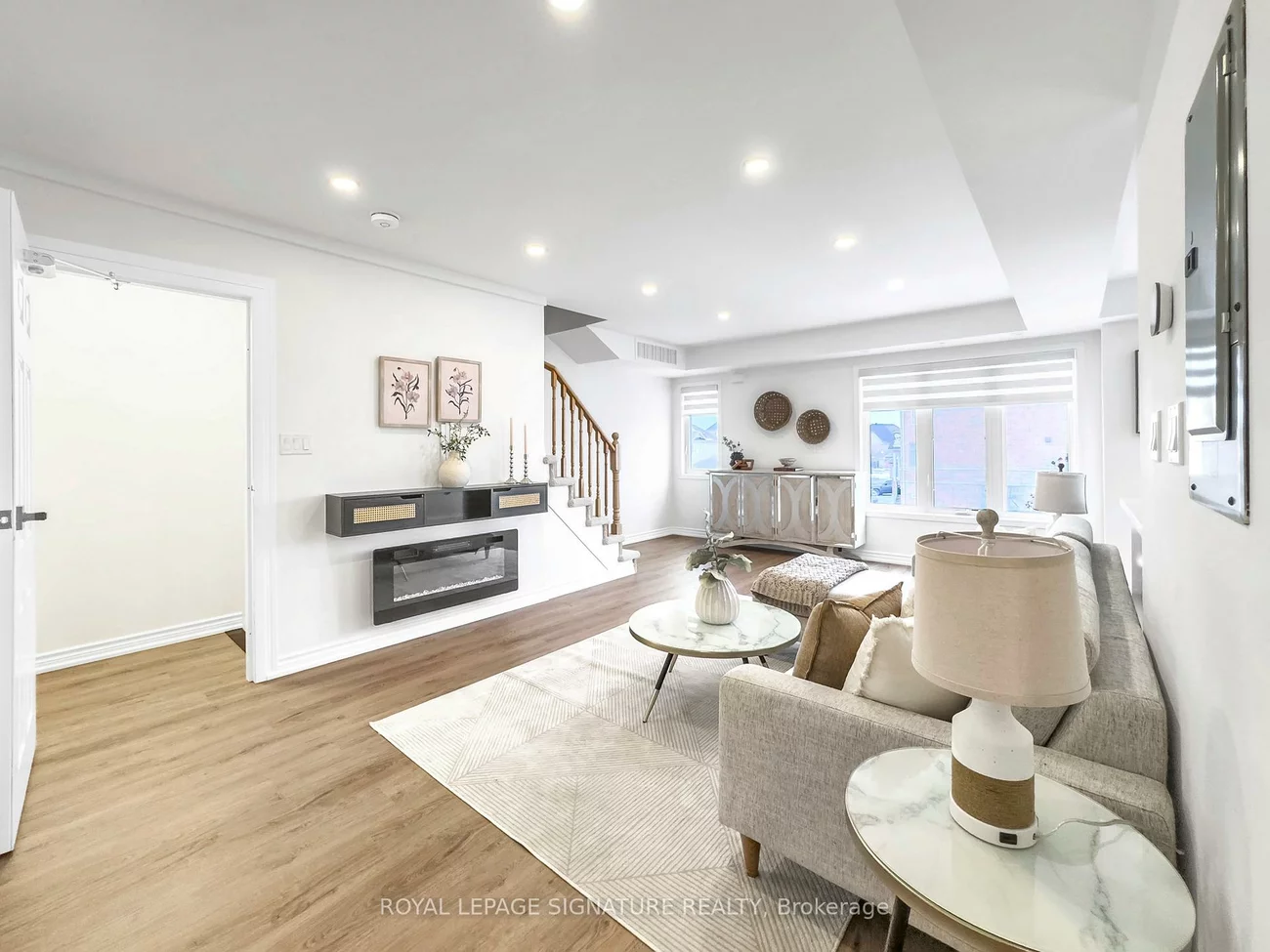 2249, Bur Oak, Greensborough, Markham