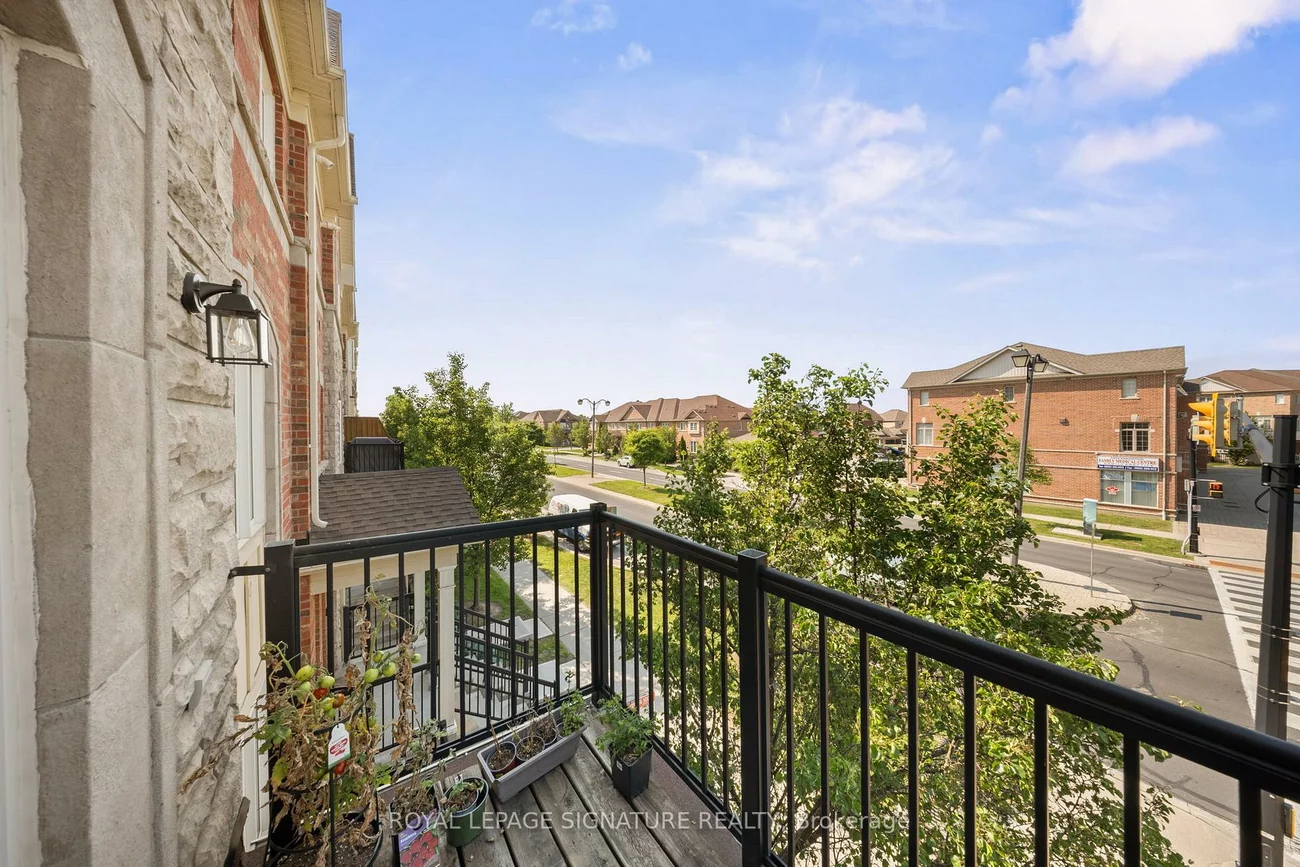 2249, Bur Oak, Greensborough, Markham