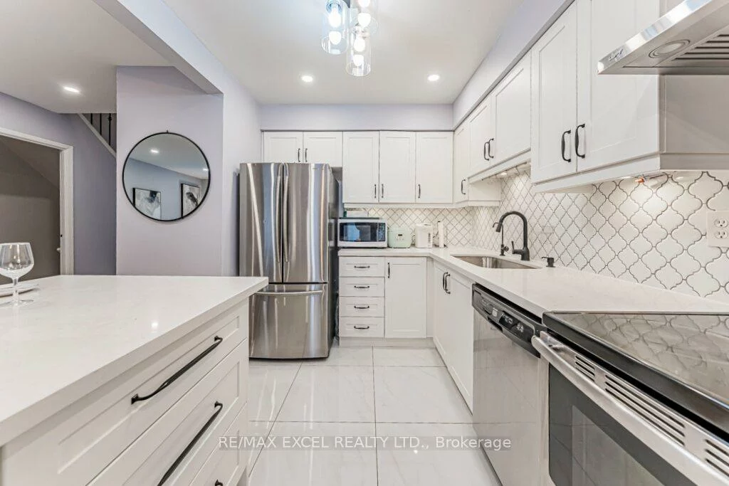 15, Knightsbridge, Markham Village, Markham