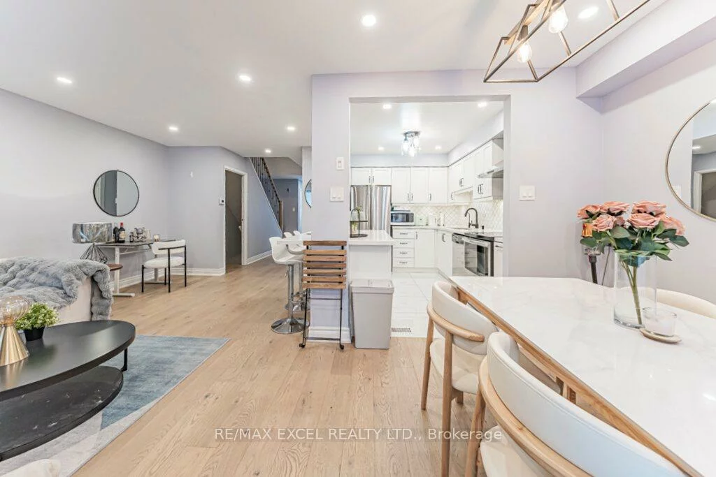 15, Knightsbridge, Markham Village, Markham