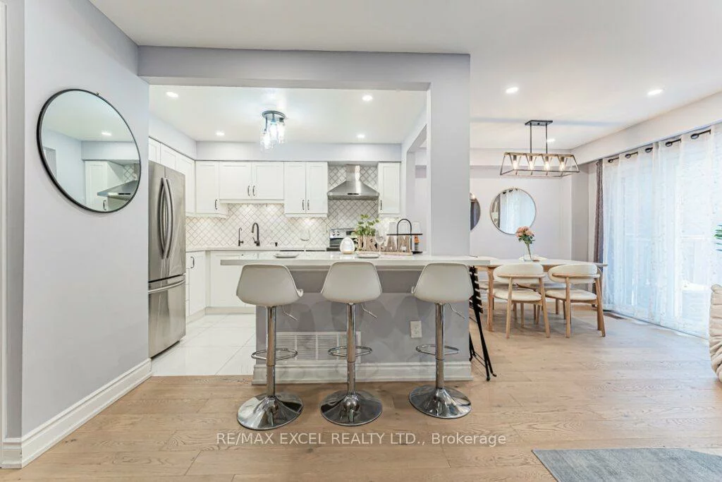 15, Knightsbridge, Markham Village, Markham