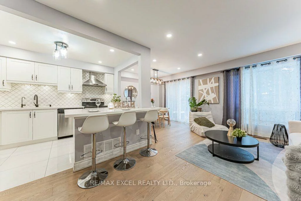 15, Knightsbridge, Markham Village, Markham