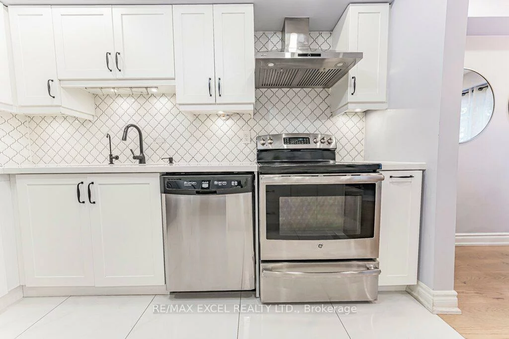 15, Knightsbridge, Markham Village, Markham