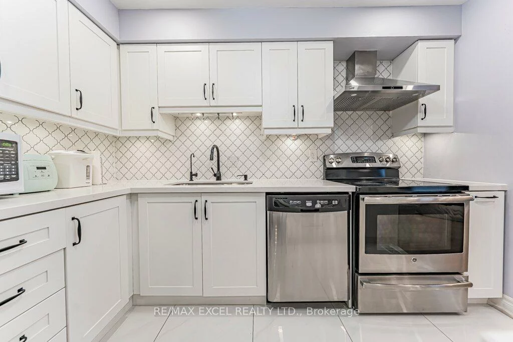 15, Knightsbridge, Markham Village, Markham