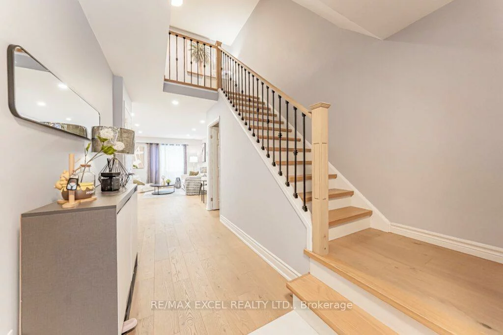 15, Knightsbridge, Markham Village, Markham