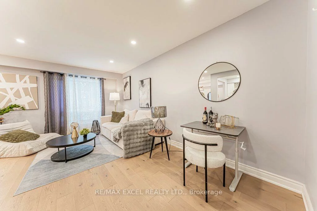 15, Knightsbridge, Markham Village, Markham