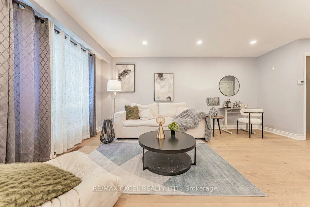 15, Knightsbridge, Markham Village, Markham