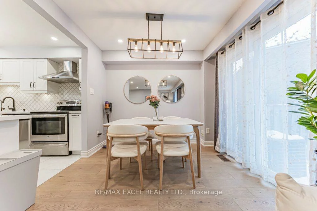 15, Knightsbridge, Markham Village, Markham