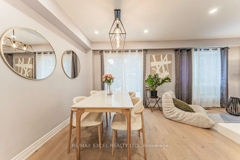 15, Knightsbridge, Markham Village, Markham