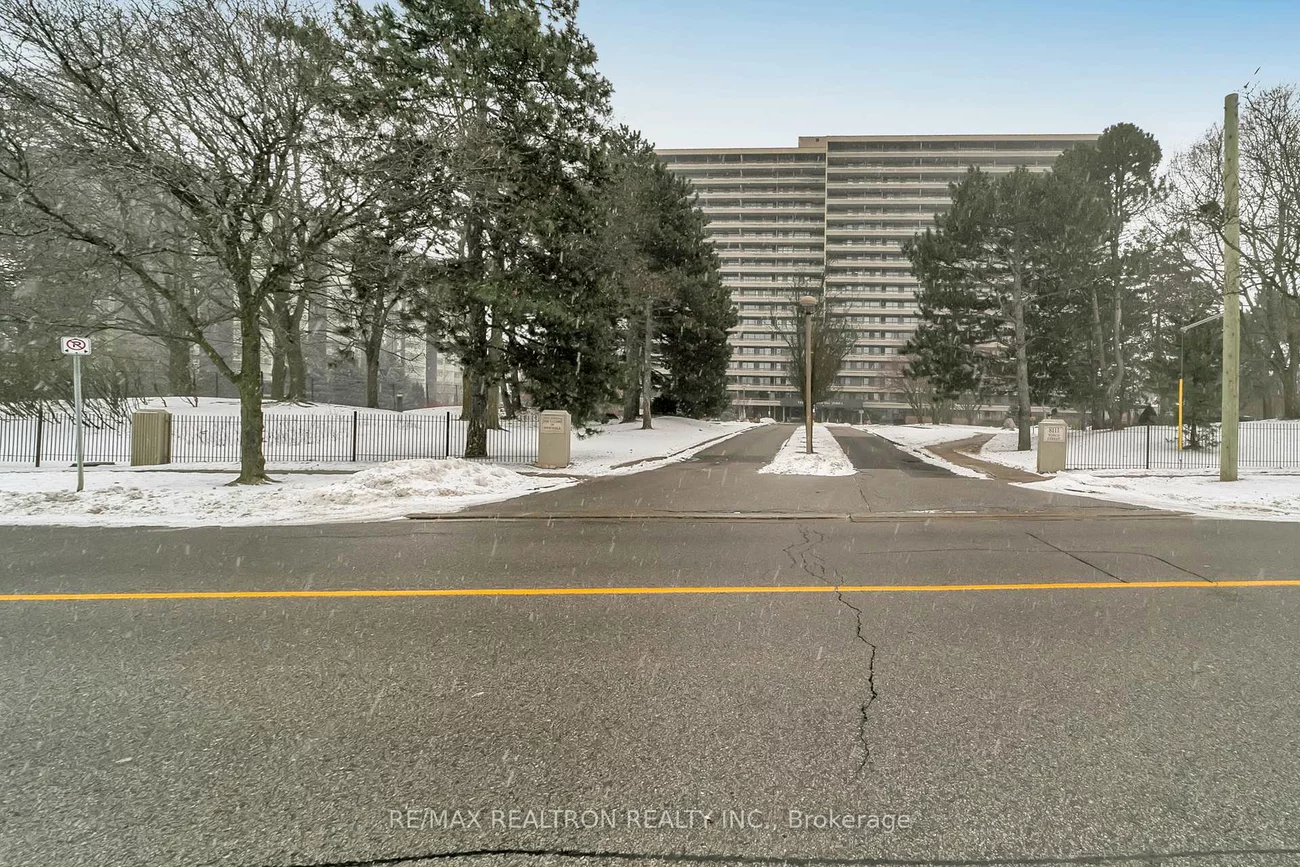 8111, Yonge, Royal Orchard, Markham