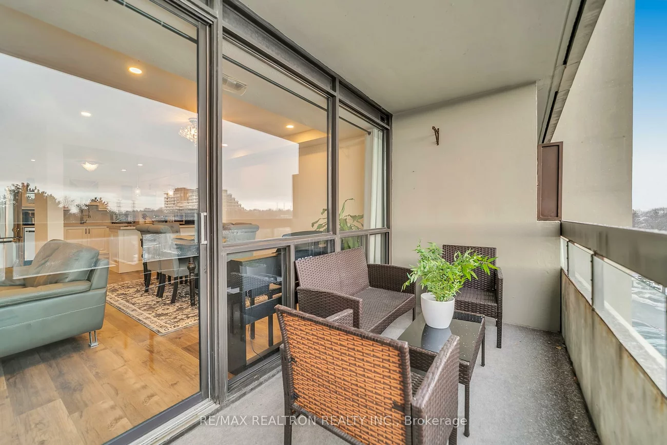 8111, Yonge, Royal Orchard, Markham