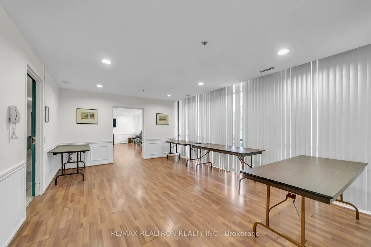 8111, Yonge, Royal Orchard, Markham