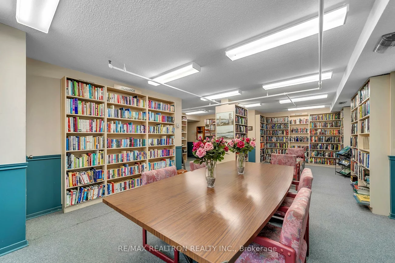 8111, Yonge, Royal Orchard, Markham