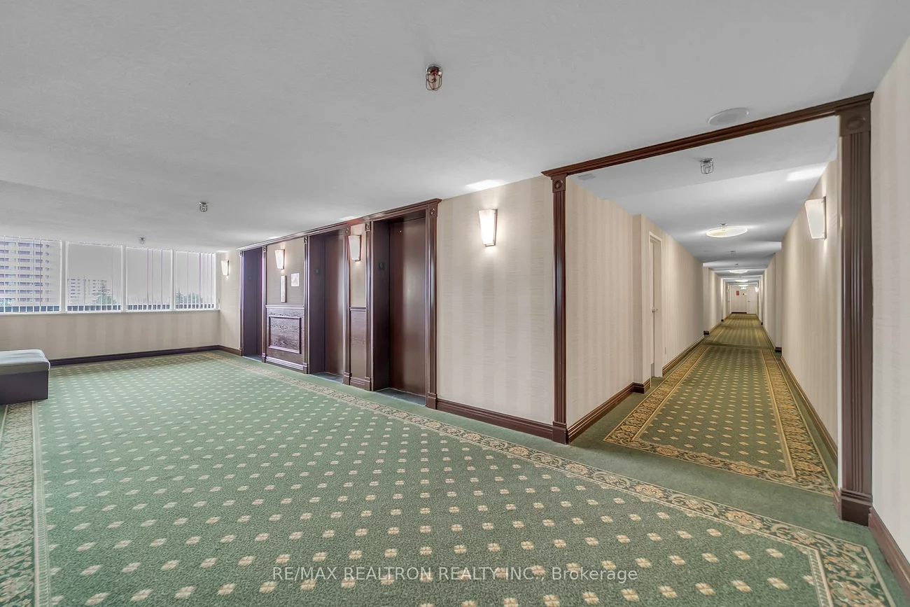 8111, Yonge, Royal Orchard, Markham