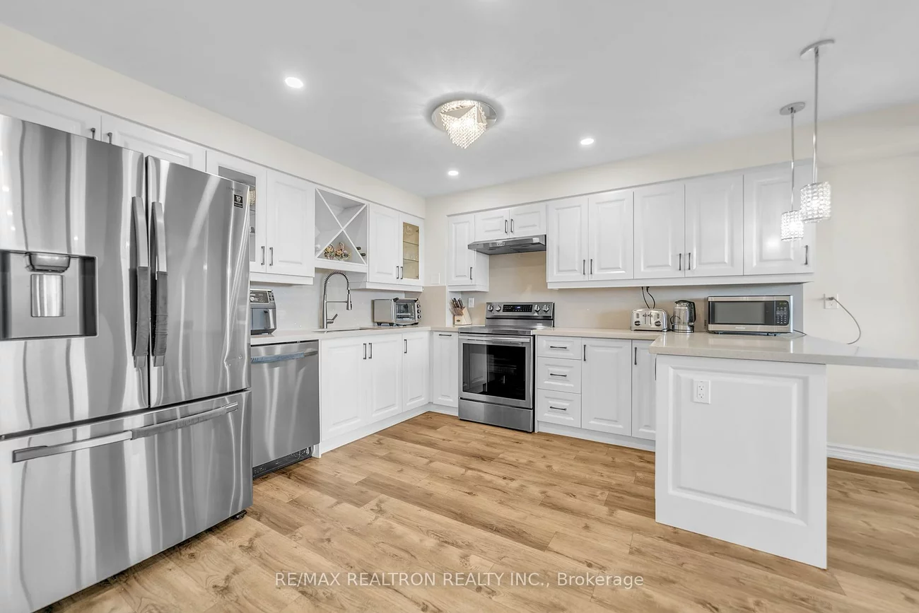 8111, Yonge, Royal Orchard, Markham