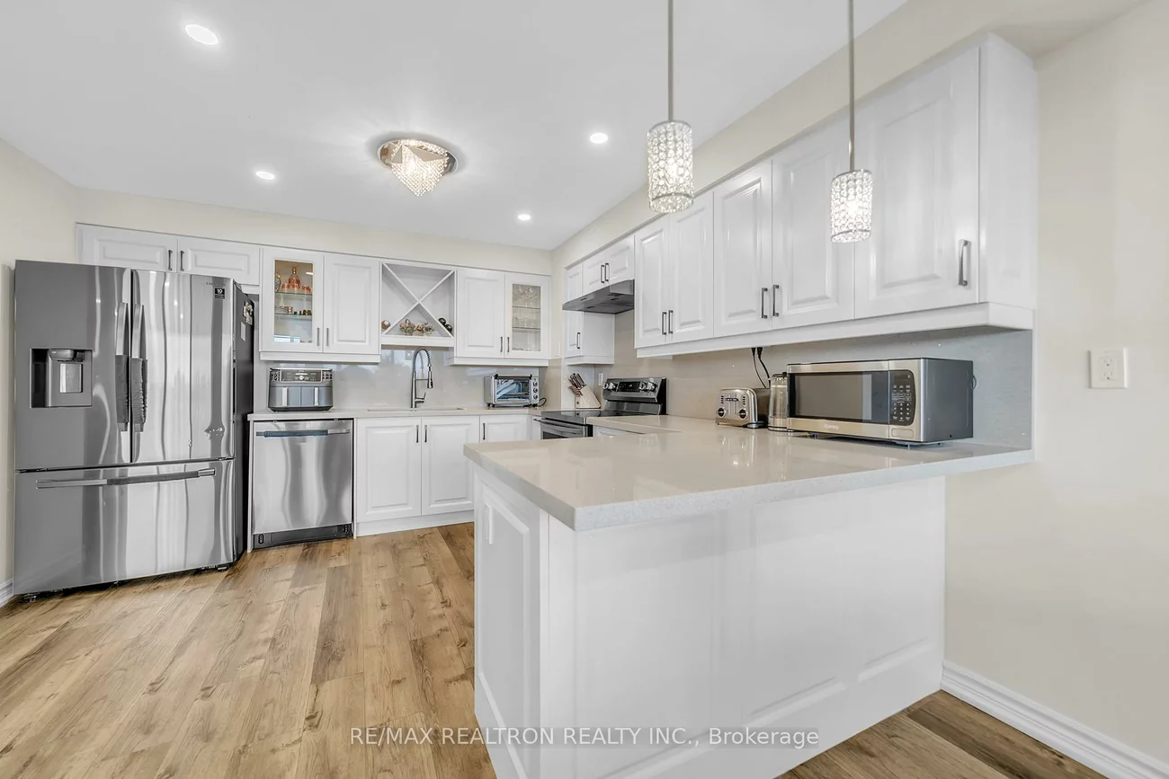 8111, Yonge, Royal Orchard, Markham