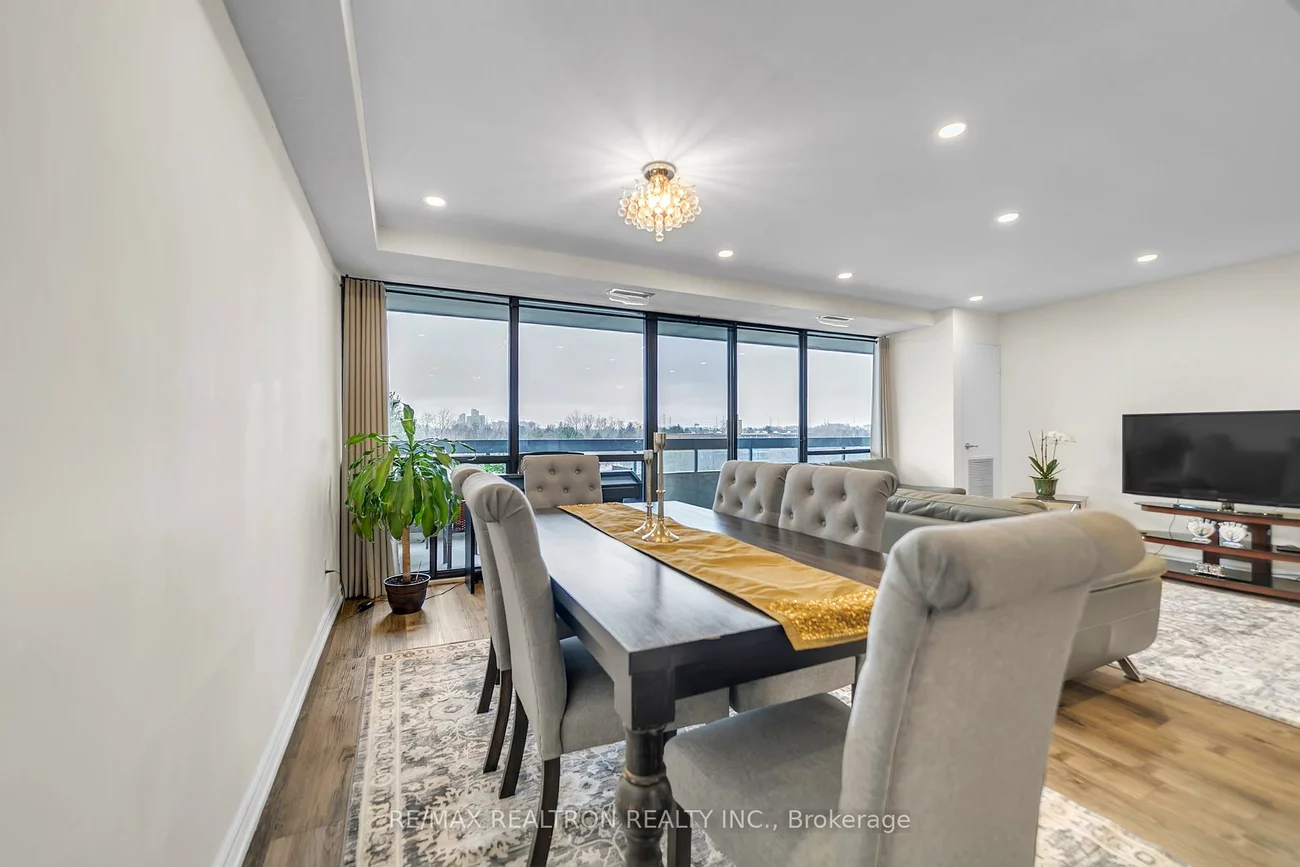 8111, Yonge, Royal Orchard, Markham