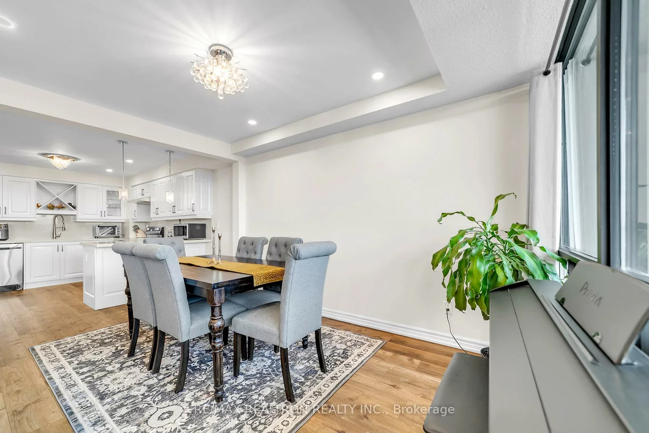 8111, Yonge, Royal Orchard, Markham