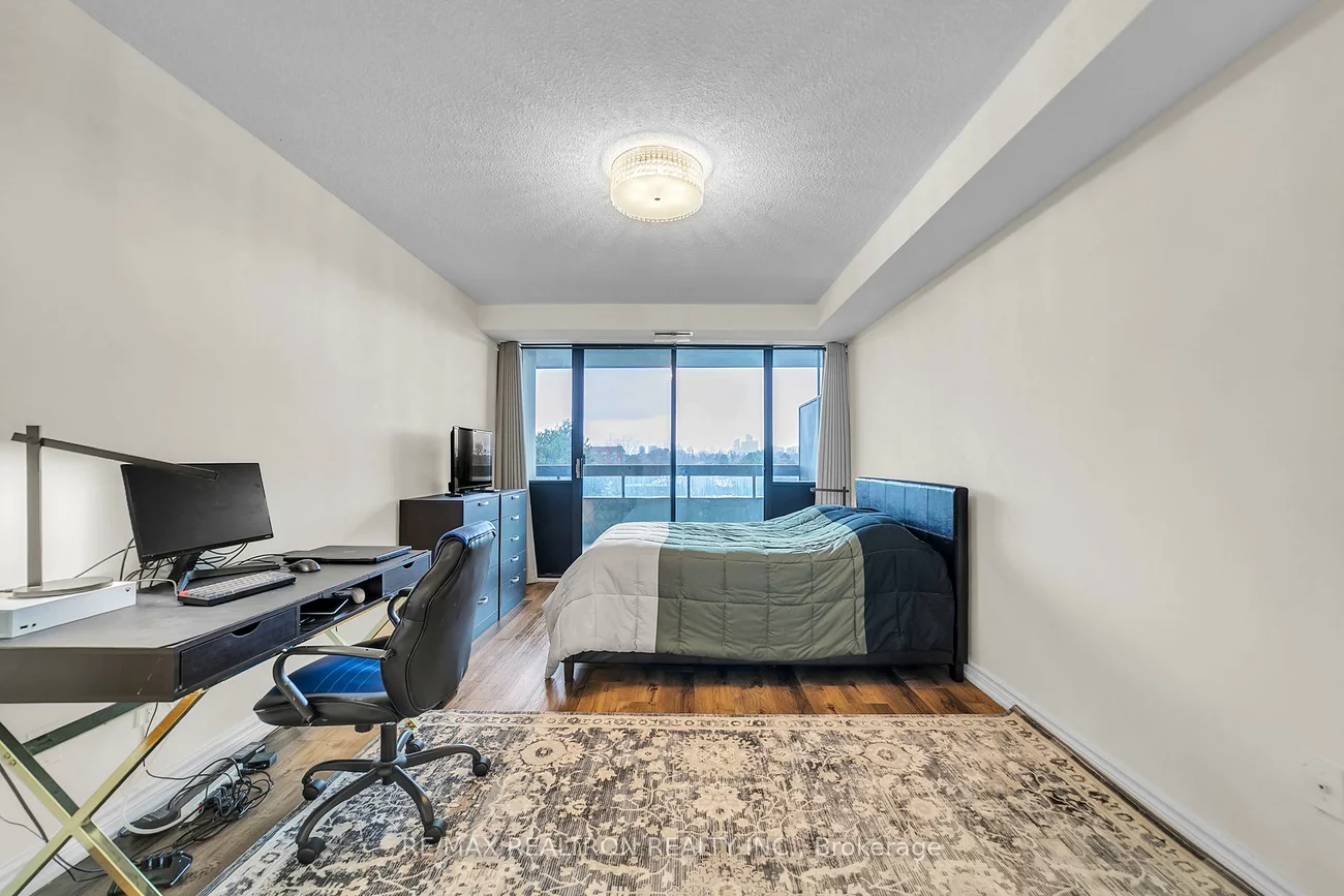 8111, Yonge, Royal Orchard, Markham