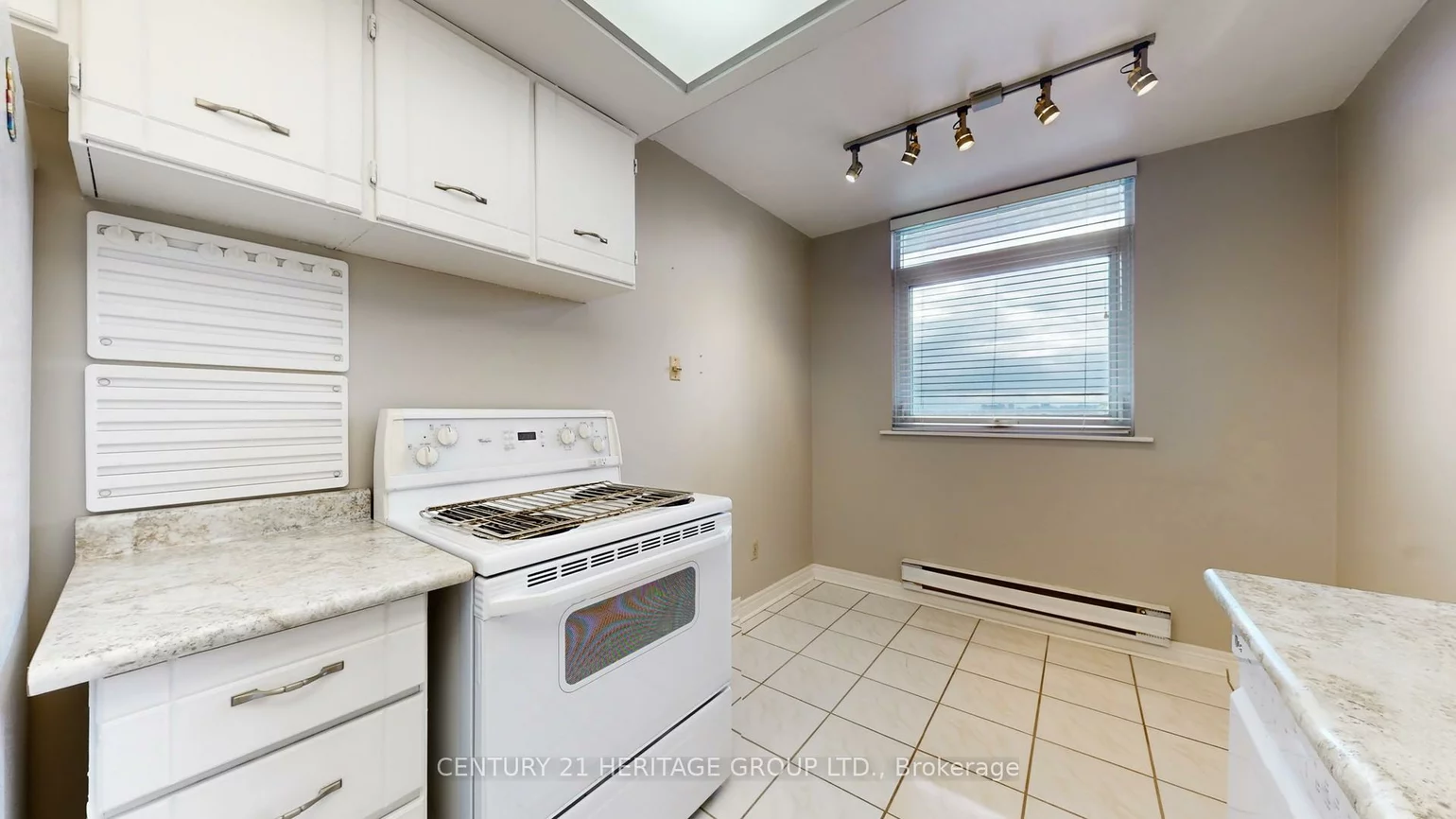 7811, Yonge, Thornhill, Markham