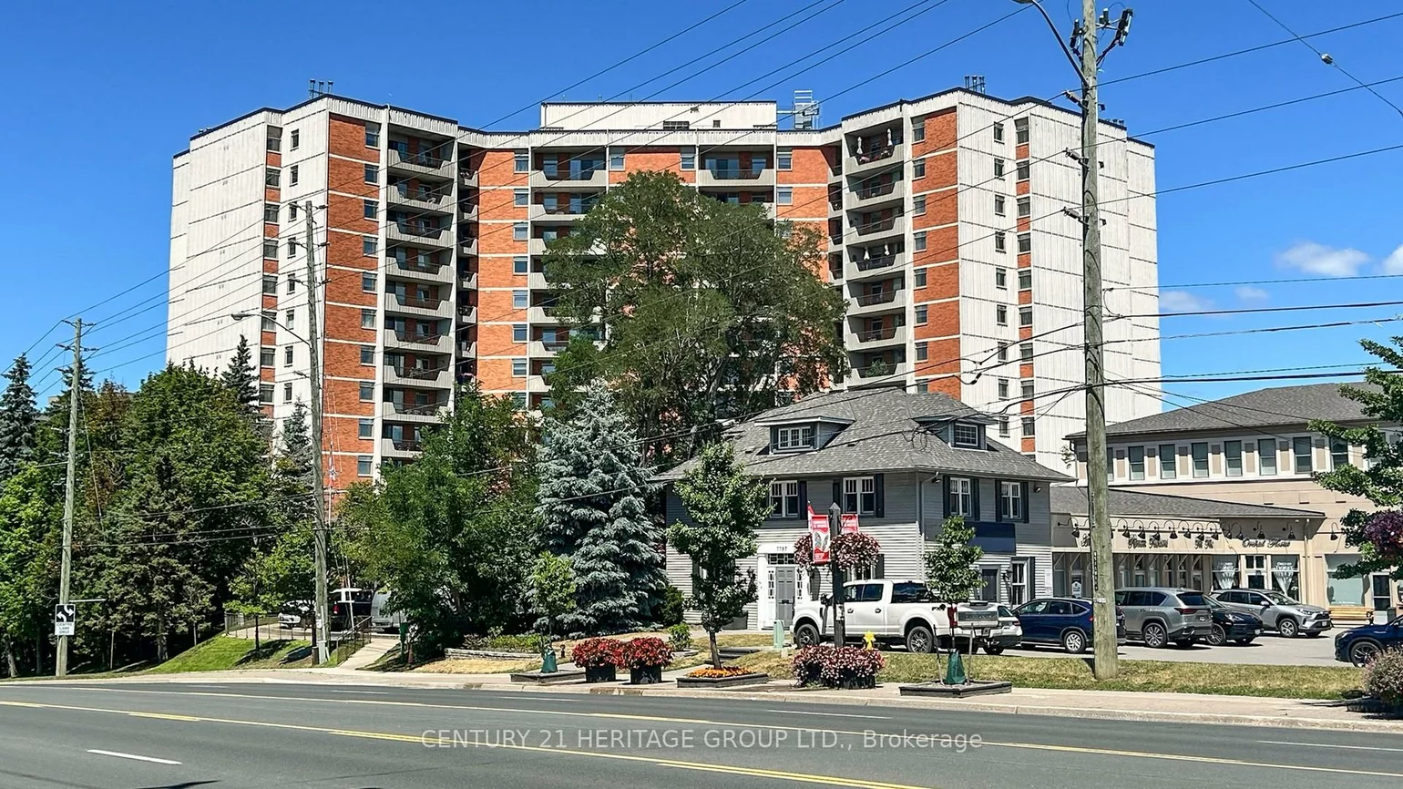 7811, Yonge, Thornhill, Markham