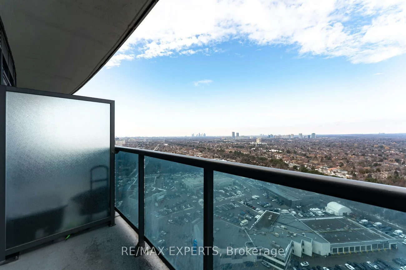 7161, Yonge, Grandview, Markham