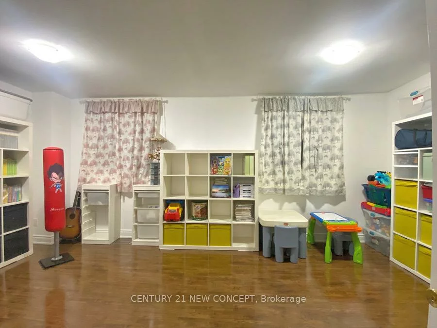 119, Henderson, Thornhill, Markham