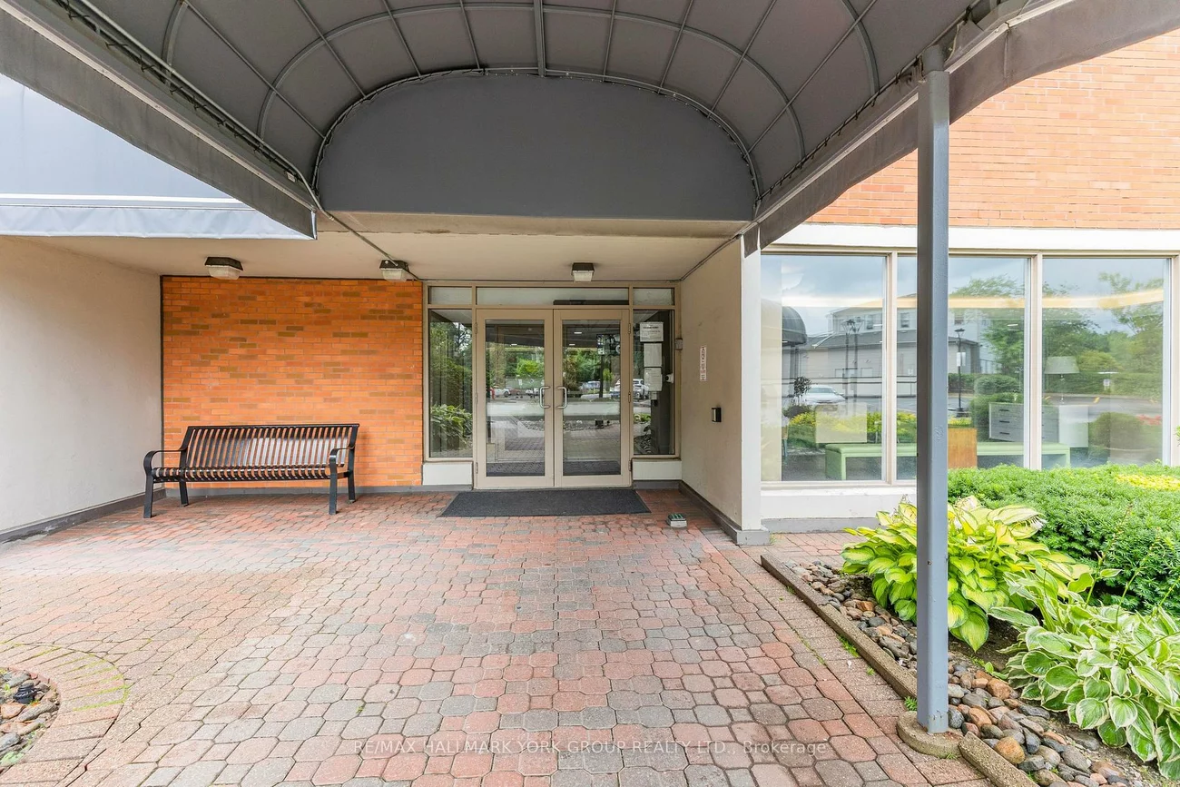 7811, Yonge, Thornhill, Markham