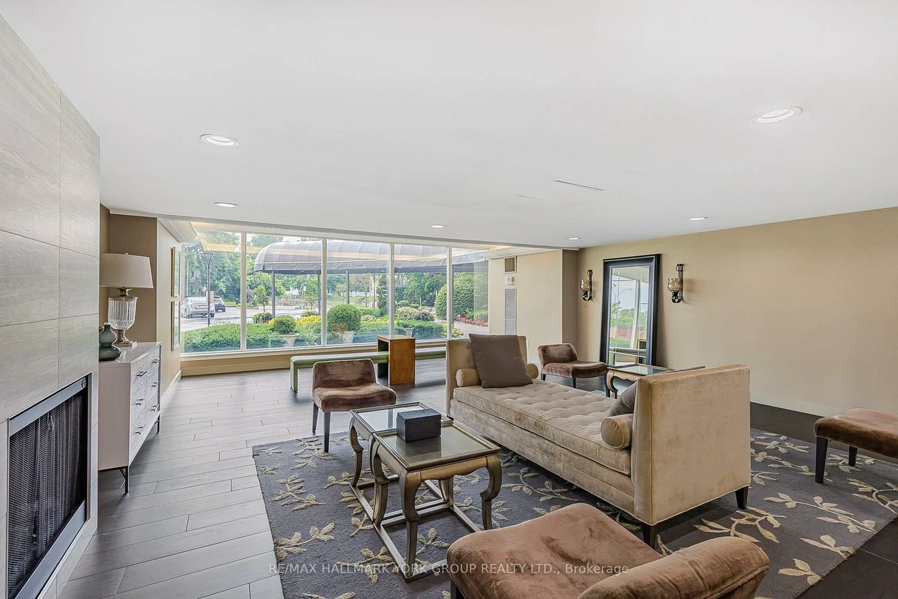 7811, Yonge, Thornhill, Markham