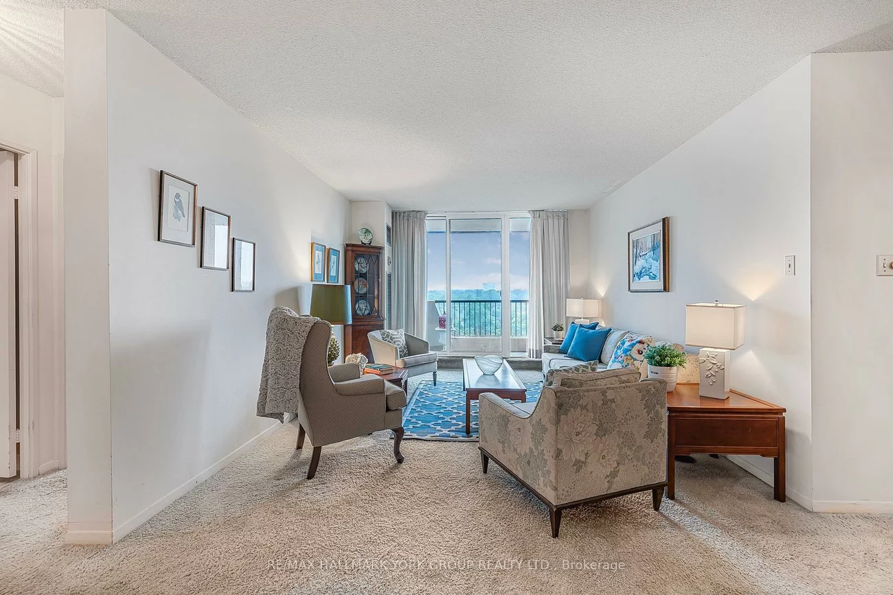 7811, Yonge, Thornhill, Markham