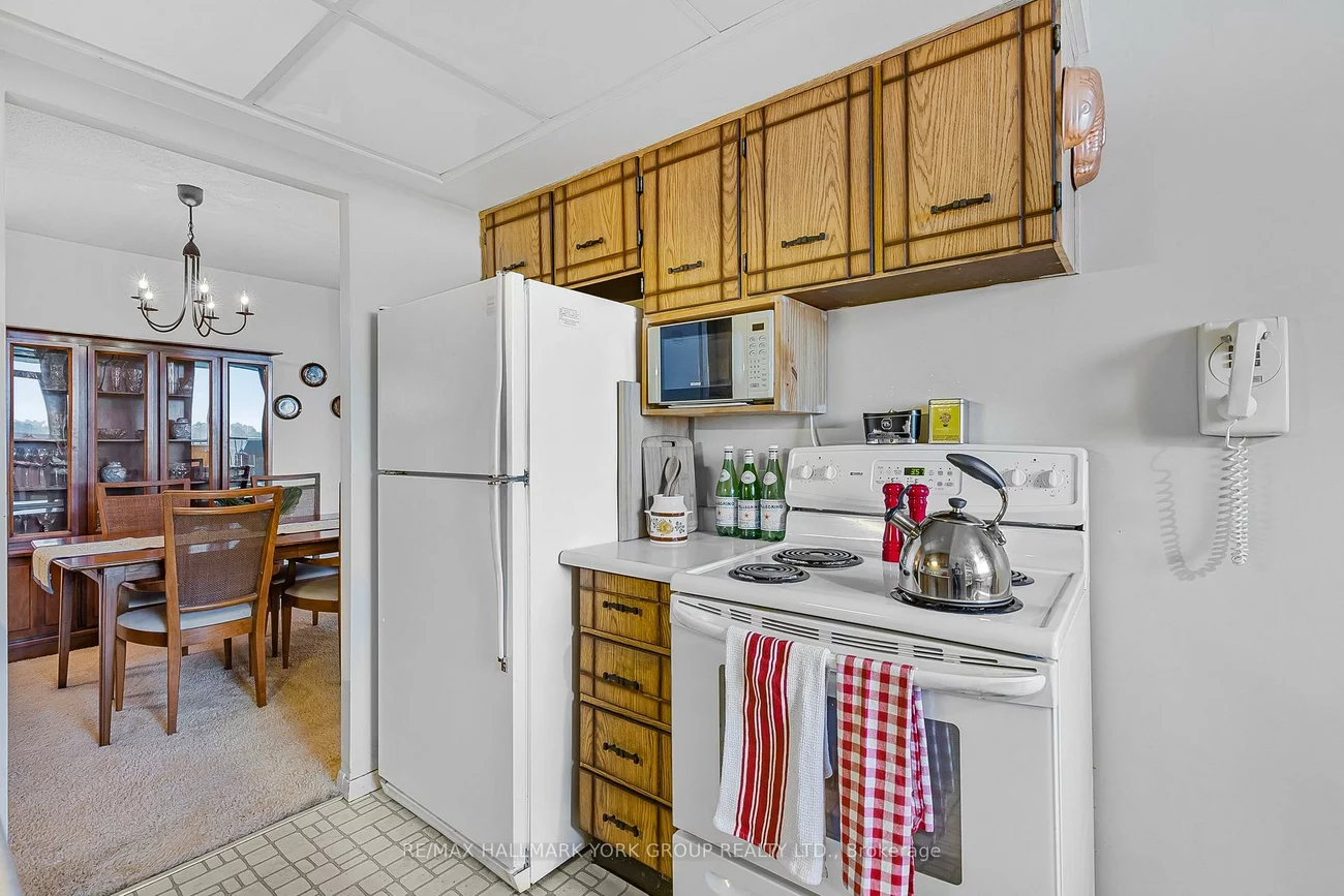 7811, Yonge, Thornhill, Markham