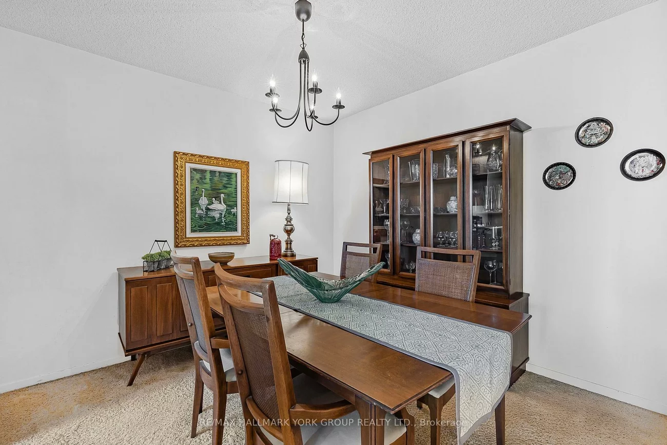 7811, Yonge, Thornhill, Markham