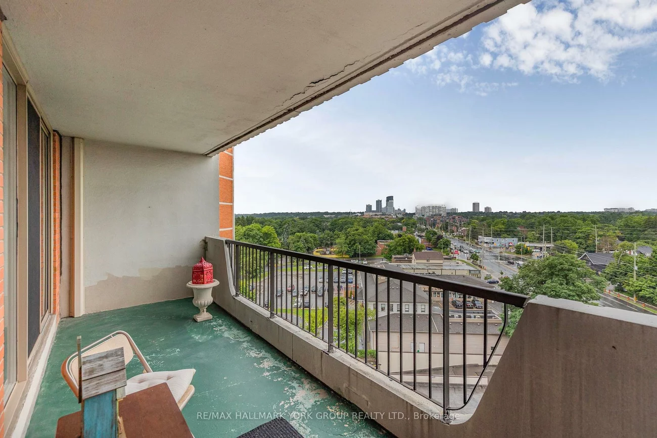 7811, Yonge, Thornhill, Markham