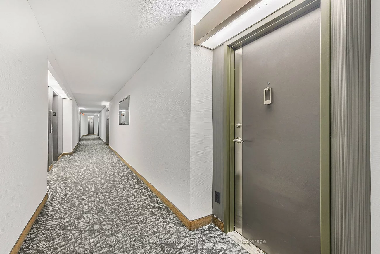 7811, Yonge, Thornhill, Markham