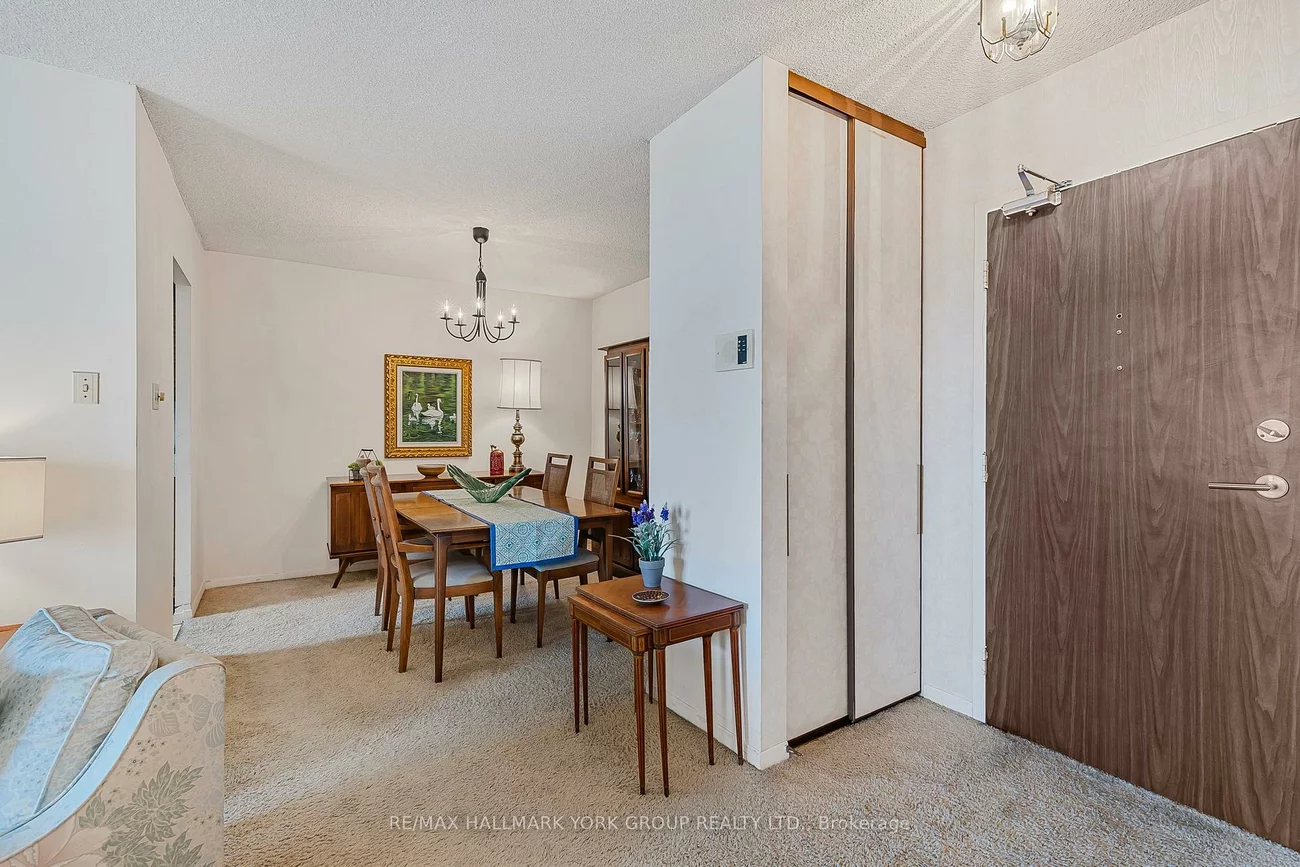 7811, Yonge, Thornhill, Markham