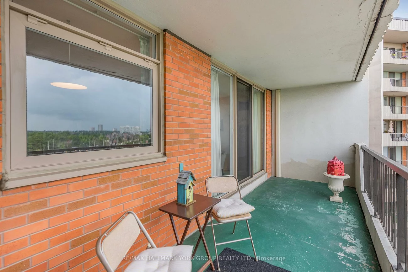 7811, Yonge, Thornhill, Markham