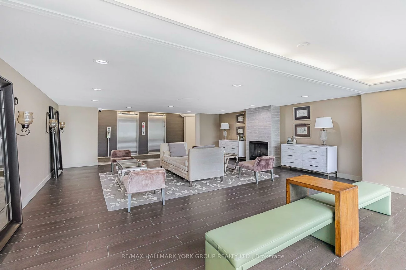 7811, Yonge, Thornhill, Markham