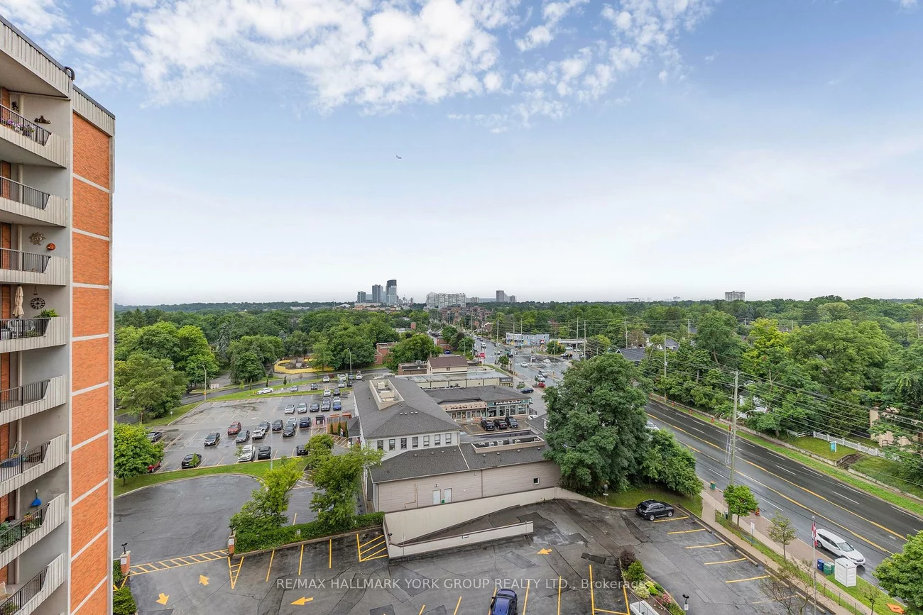 7811, Yonge, Thornhill, Markham