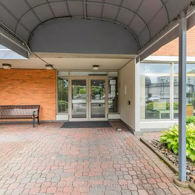 7811, Yonge, Thornhill, Markham