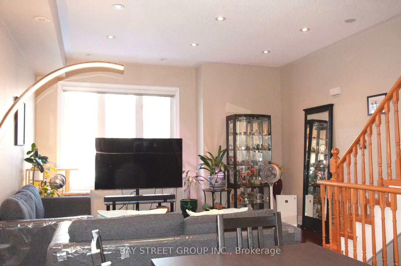 57, Galleria, Commerce Valley, Markham