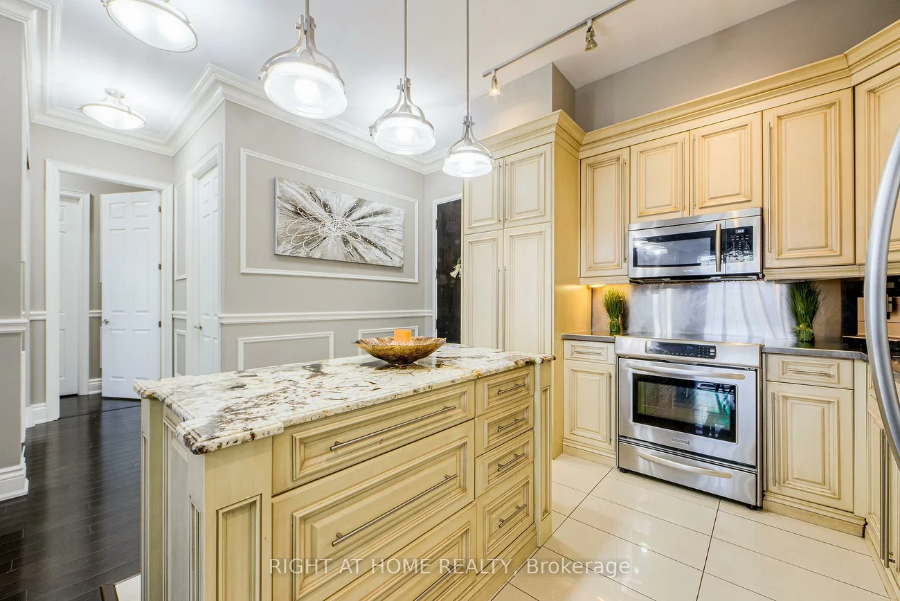 37, Galleria, Commerce Valley, Markham