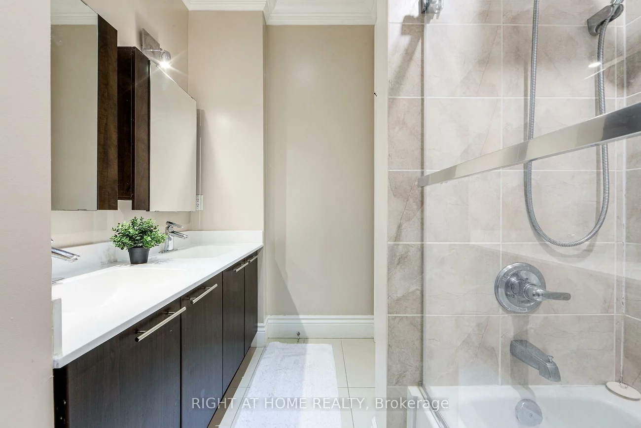 37, Galleria, Commerce Valley, Markham