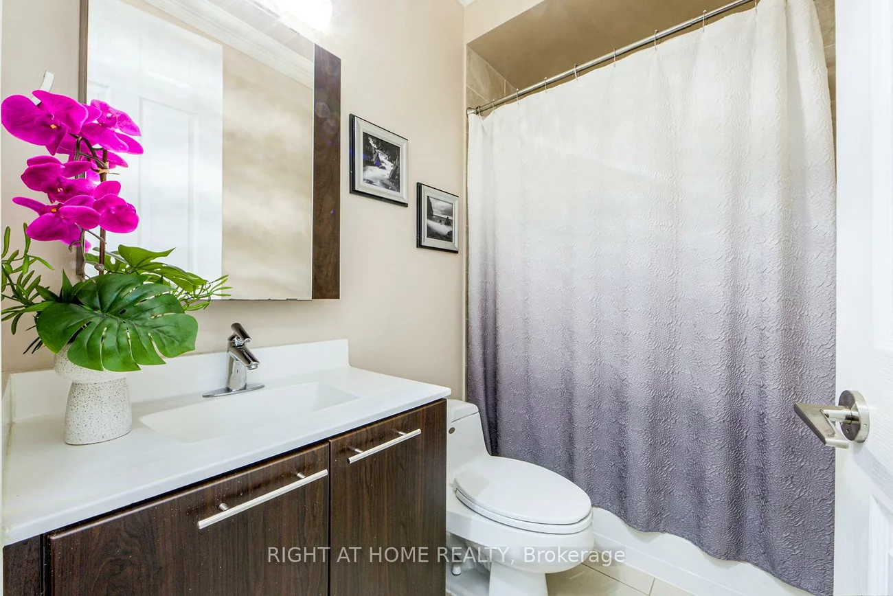 37, Galleria, Commerce Valley, Markham