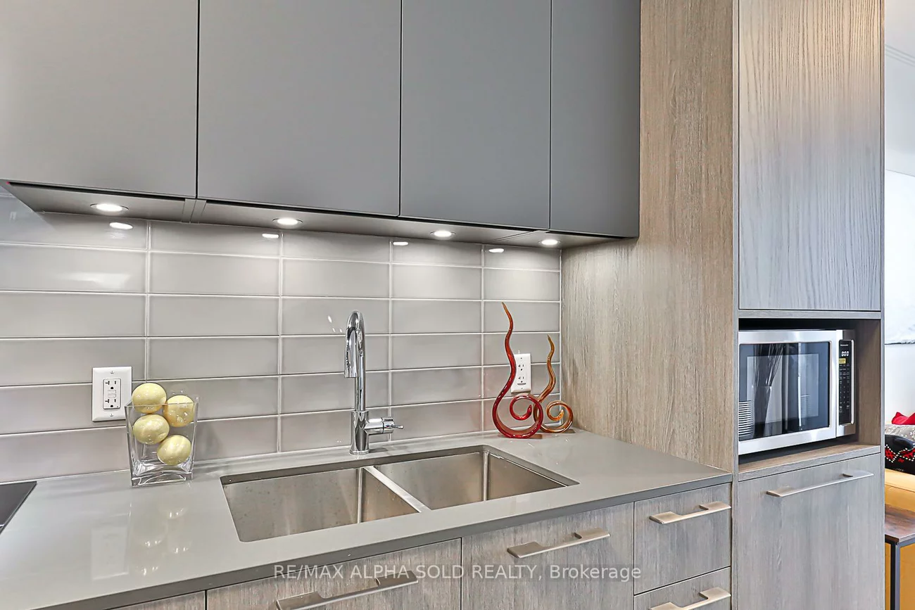 38, Water Walk, Unionville, Markham