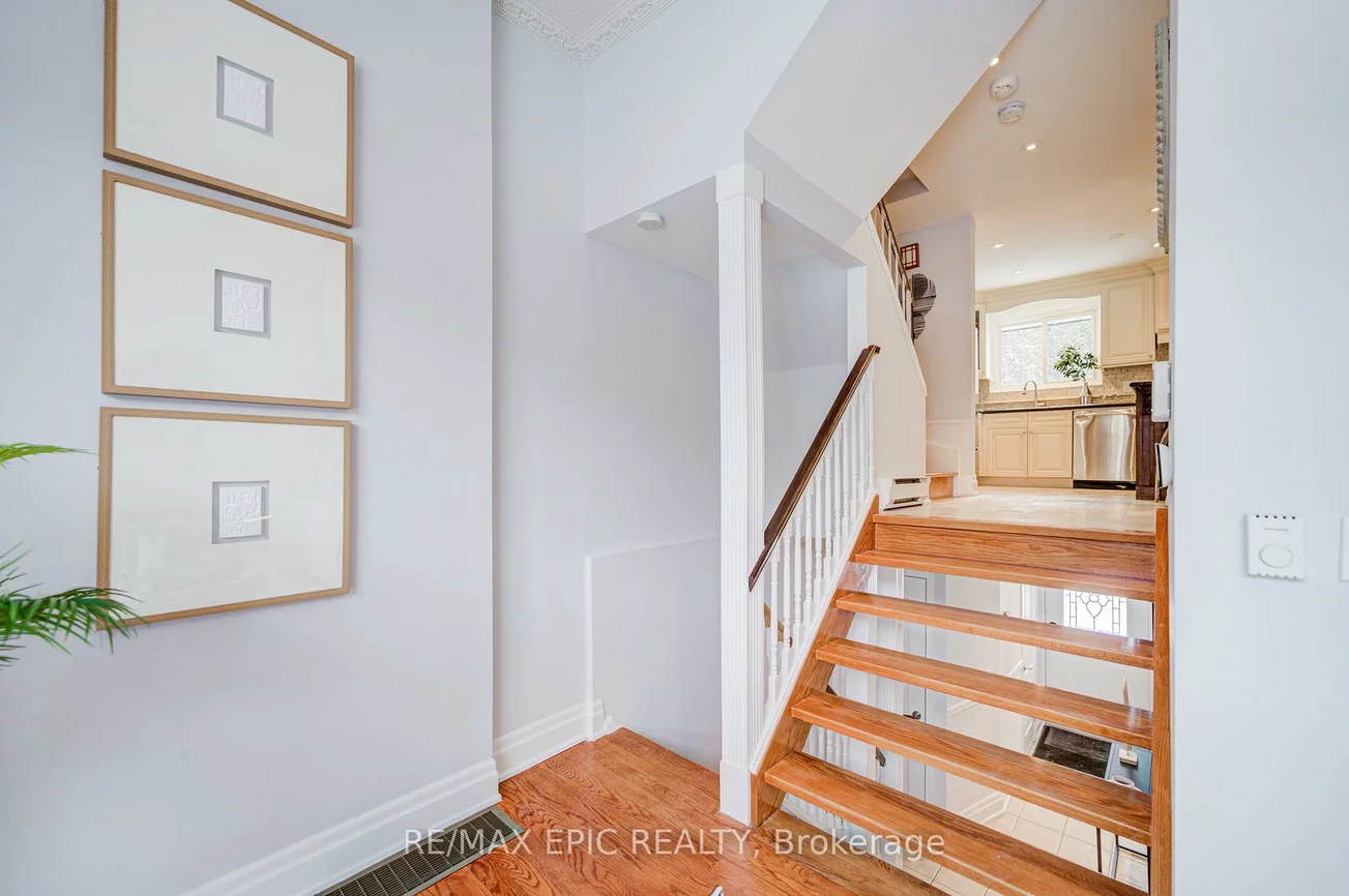 115, Henderson, Thornhill, Markham