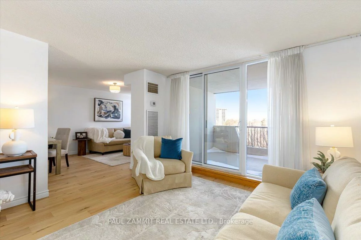 7811, Yonge, Thornhill, Markham