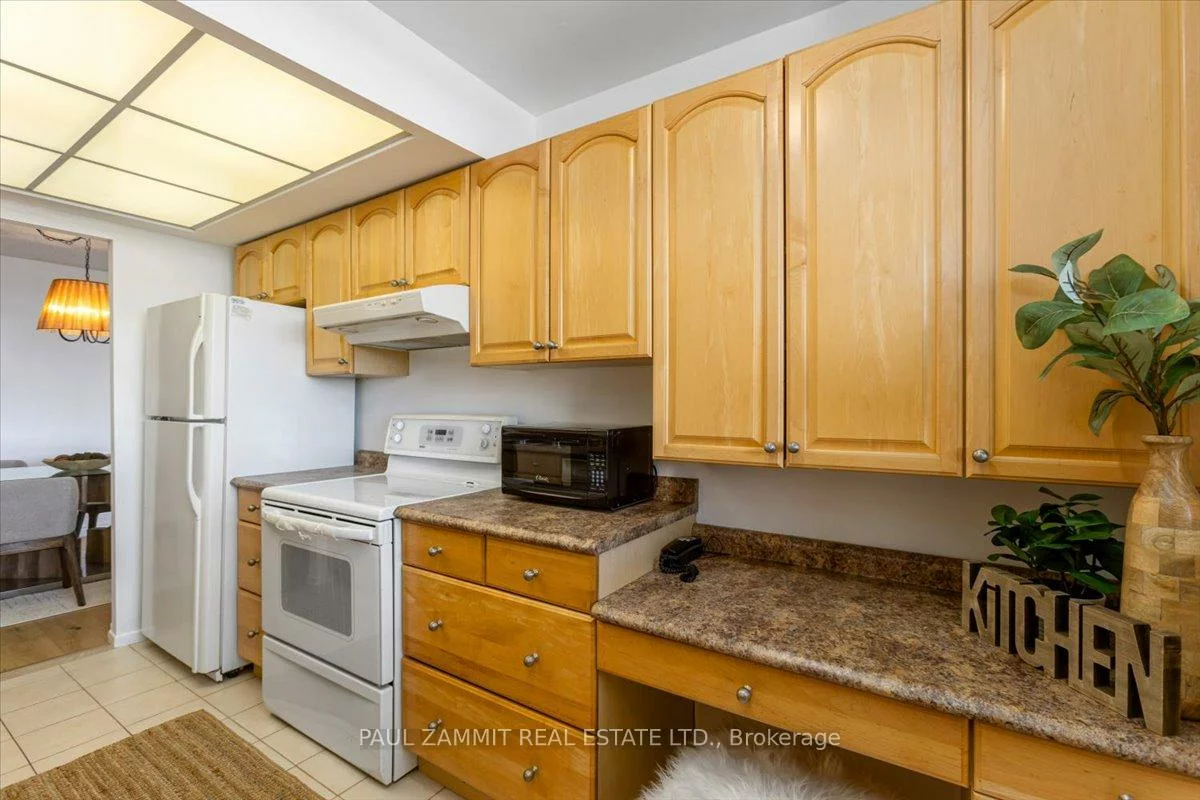 7811, Yonge, Thornhill, Markham