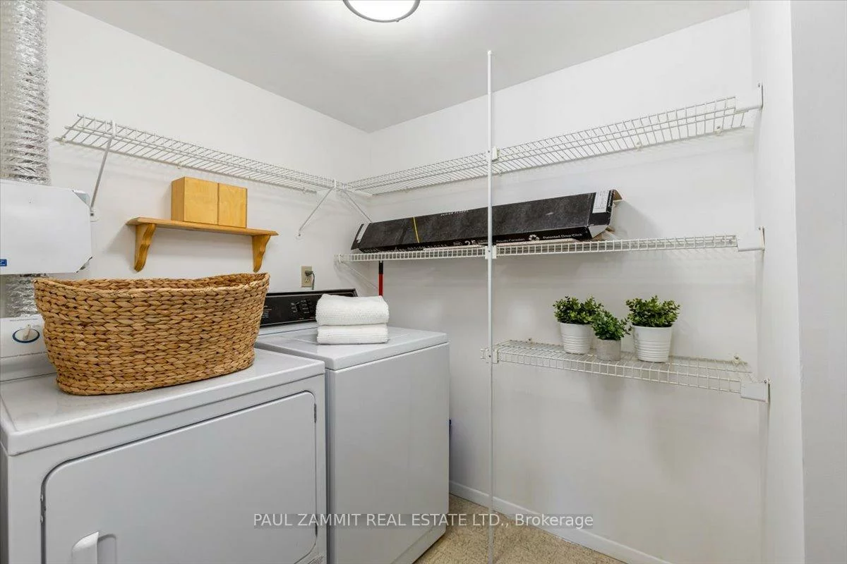 7811, Yonge, Thornhill, Markham